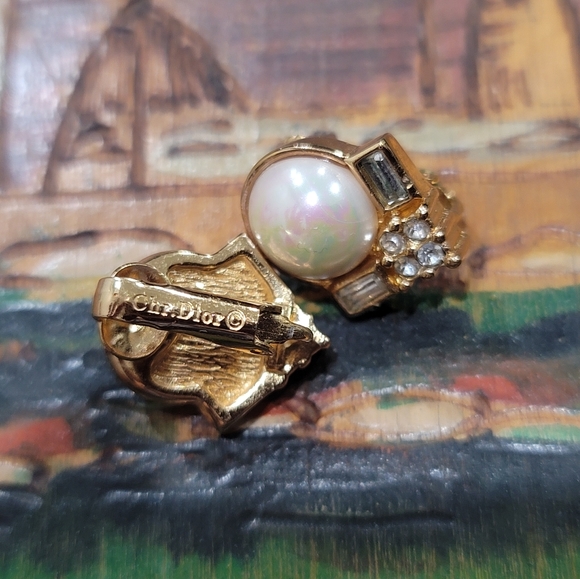 Clip-on Earrings - Picture 8 of 9